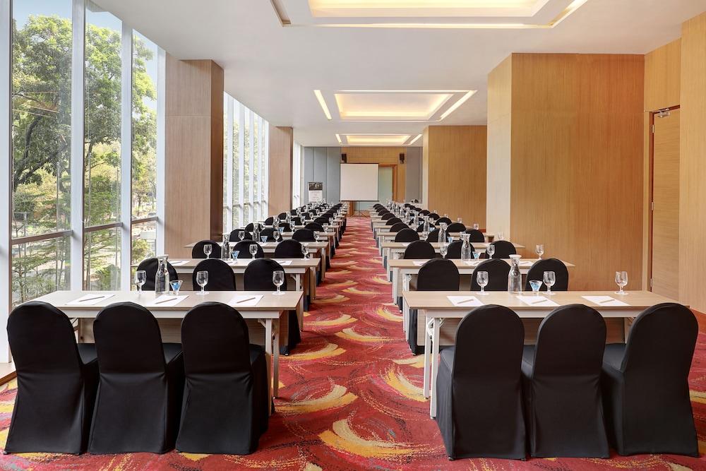 Mercure Bandung Nexa Supratman Exterior photo
